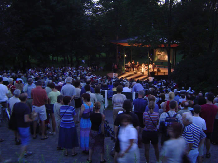 The Edwin-Bélanger Bandstand